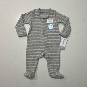 New with tags. Carter’s Newborn Pajamas in gray & white stripe.